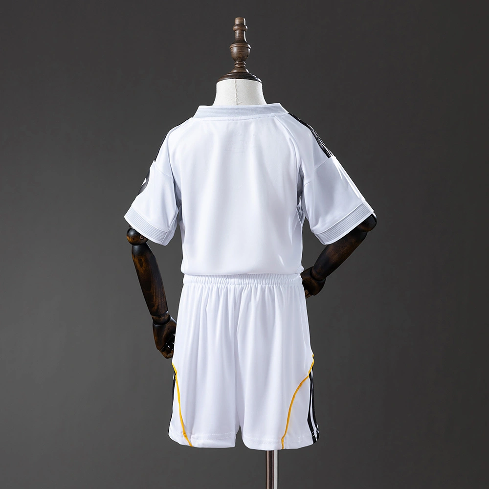 Kit enfant Maillot + Short Real Madrid Domicile 2025/2026 – Image 2