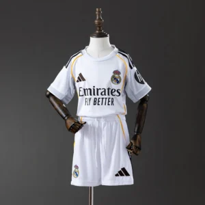 Kit enfant Maillot + Short Real Madrid Domicile 2025/2026
