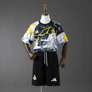 Kit enfant Maillot + Short Real Madrid Pré-match Avengers 2025/2026