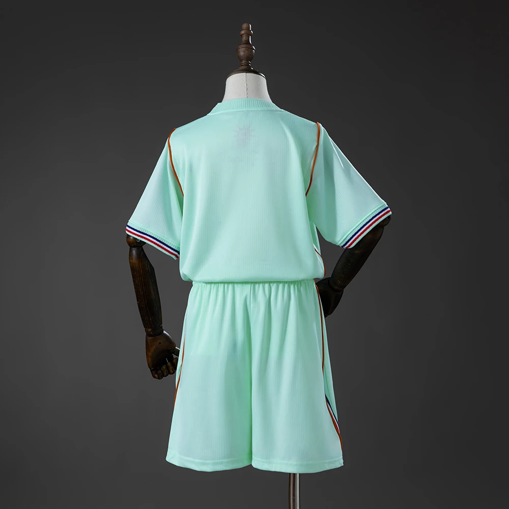 Kit enfant Maillot + Short France Extérieur Coupe du monde 2026 – Image 2